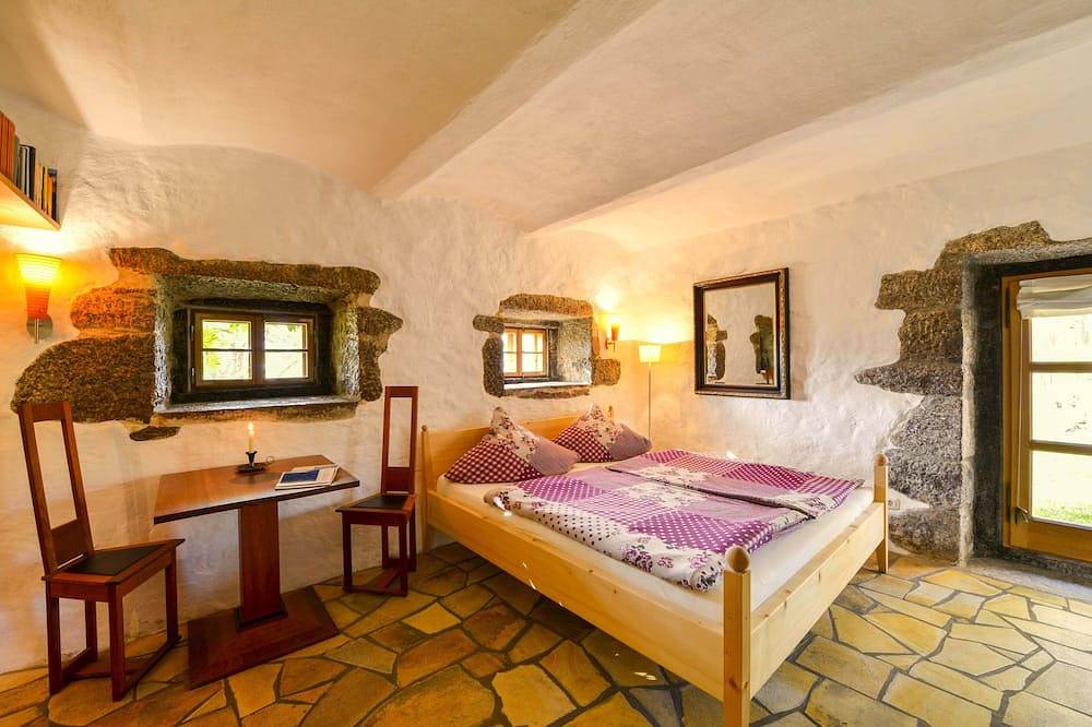 Ganze Wohnung, Hofatelier Menacher Schatzhöhle - 25 qm Studio im Erdgeschoss mit Terrasse in Altreichenau, Neureichenau