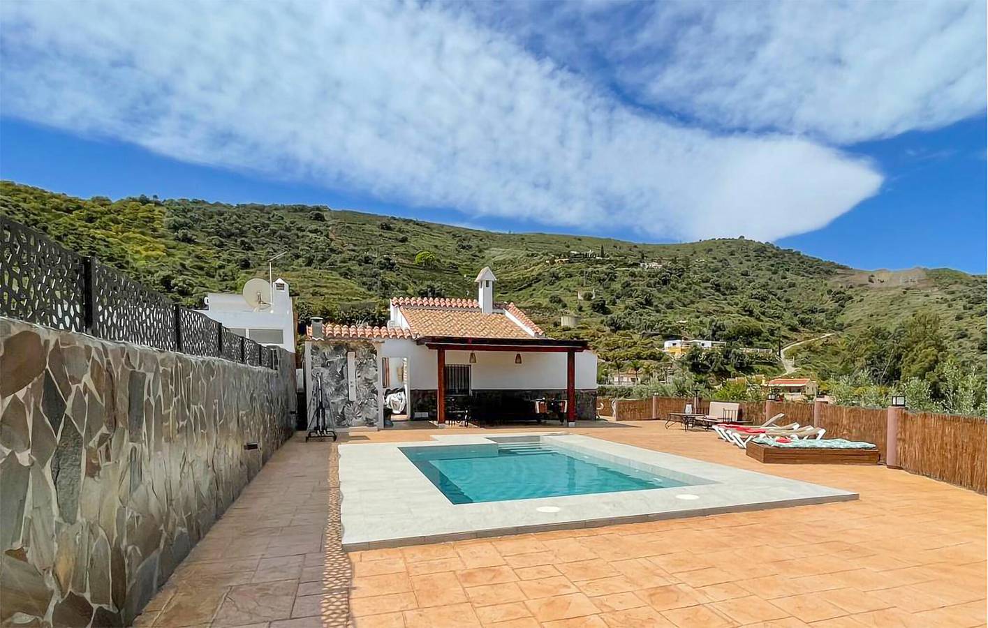 Sea View Paradise: Apartamento de 200 m2 con aparcamiento, aire acondicionado, piscina y terraza in Punta Lara (Nerja), Torrox