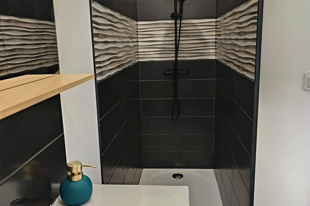 Appartement entier, Appartement climatisé, rez-de-chaussée. Parking gratuit in Joncy, Région de Charolles