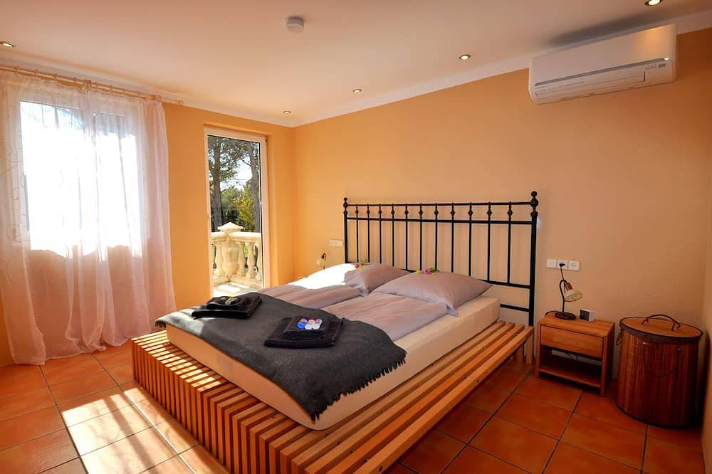 Villa Castillo Calma, Top-Zustand mit großem Pool + toller Gartenanlage in Costa de la Calma, Calvià