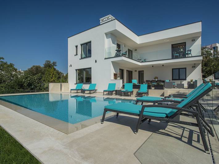 Ferienhaus für 10 Personen, mit Balkon und Pool in Pjescana Uvala