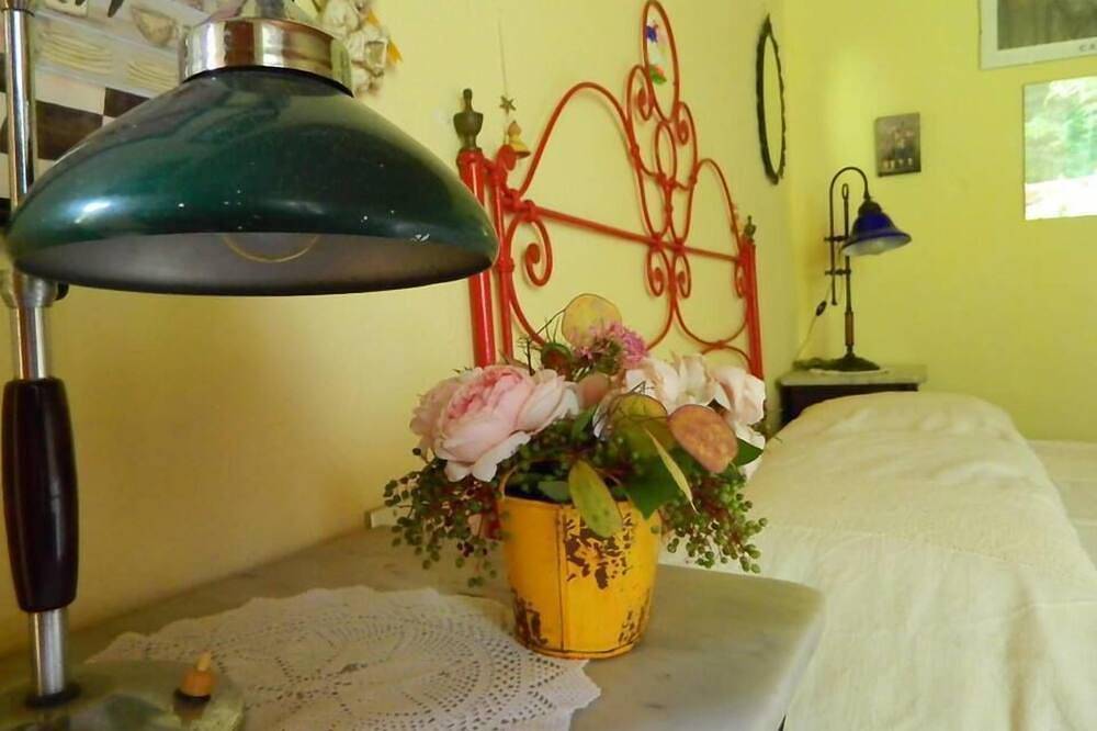 Haus mit Pool in den Bergen und in der Nähe von Meer. in Stazzema, Italienische Riviera