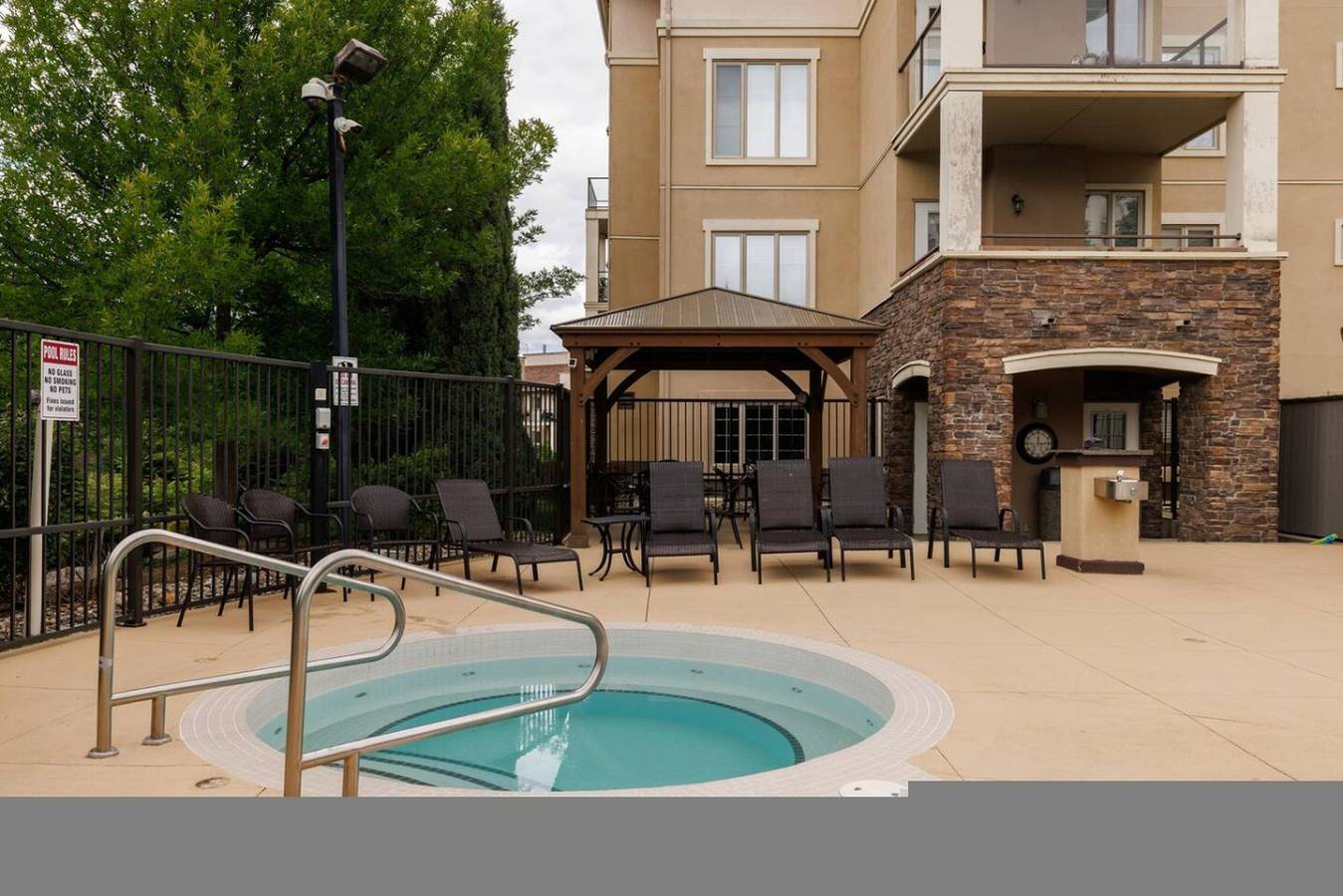 Ganze Wohnung, 2Br | Pool, Hot Tub, Golf, Ubc & Airport in Kelowna, Regional District of Central Okanagan