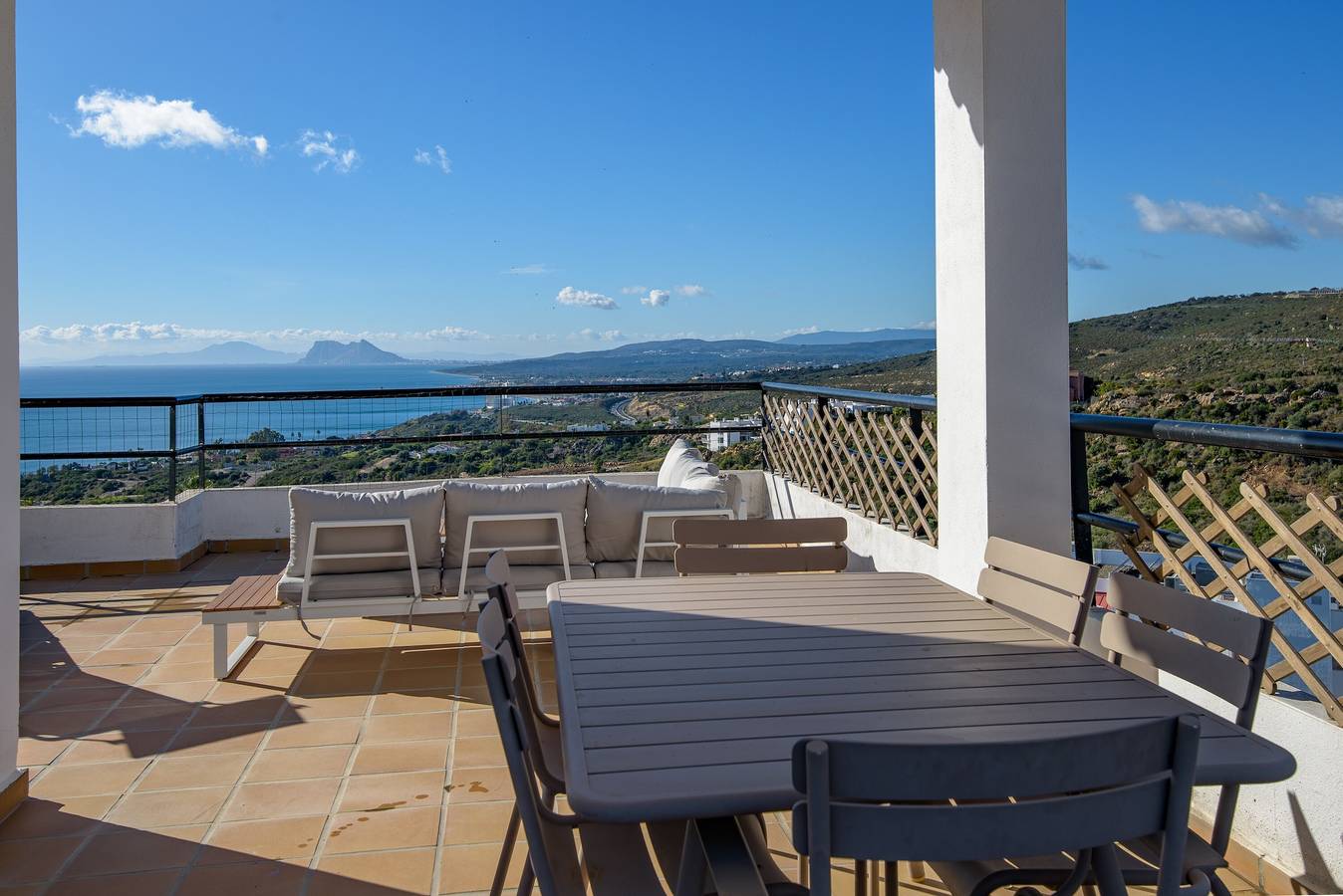 Casa María Luisa: Terrazza panoramica, vista spettacolare su Gibilterra e monolocale indipendente in Manilva, Provincia di Malaga