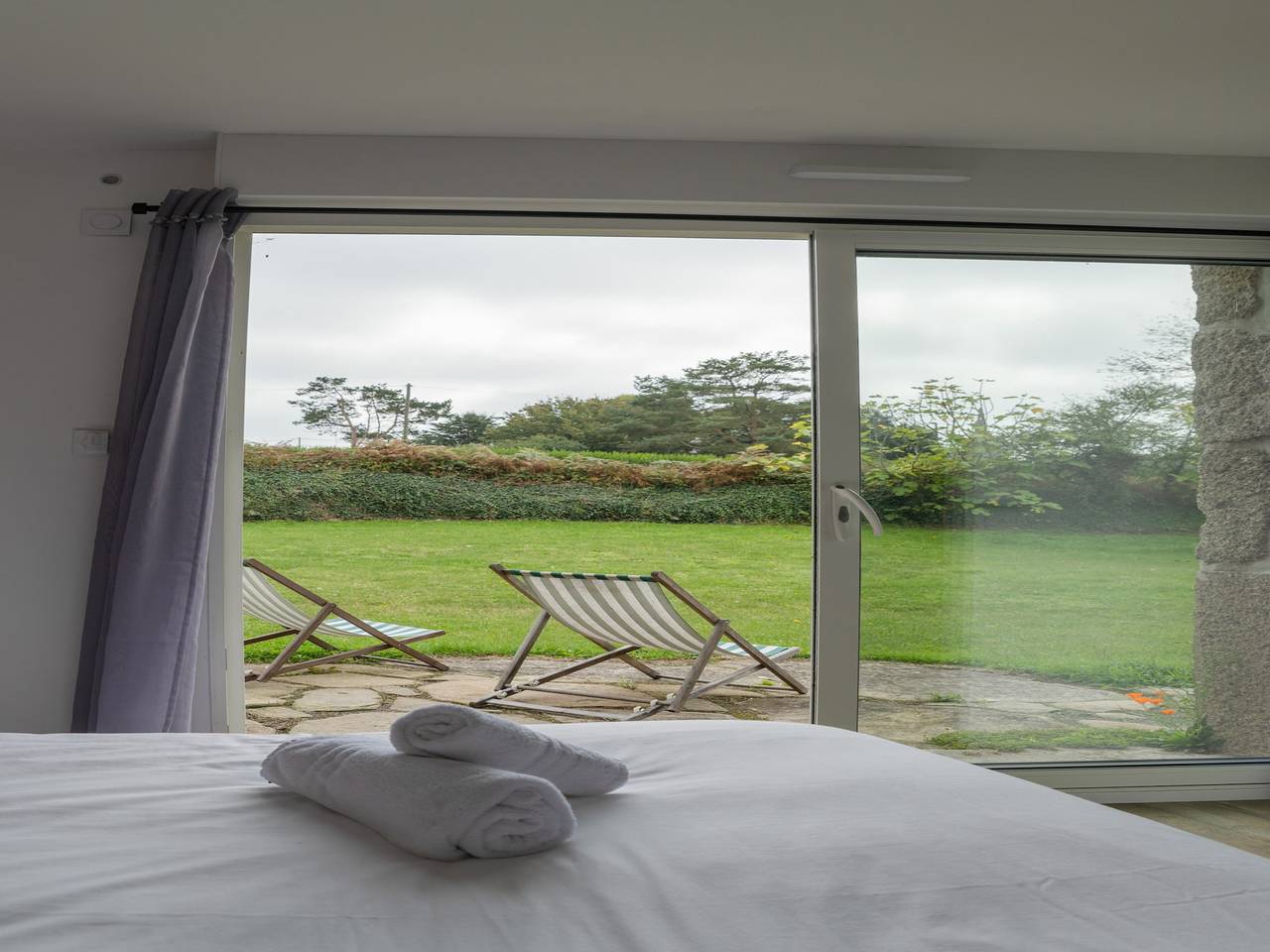 Ferienhaus nahe Lampaul-Strand mit Garten in Lampaul-Ploudalmézeau, Brest und Umgebung