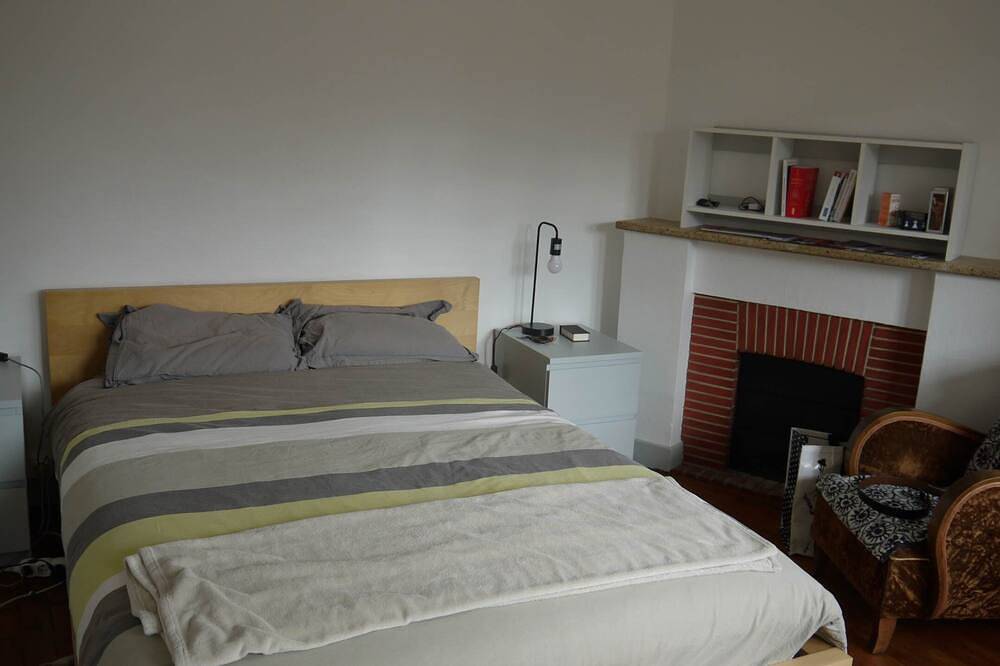Geheel appartement, Family apartment near Lot in Cahors, Lot