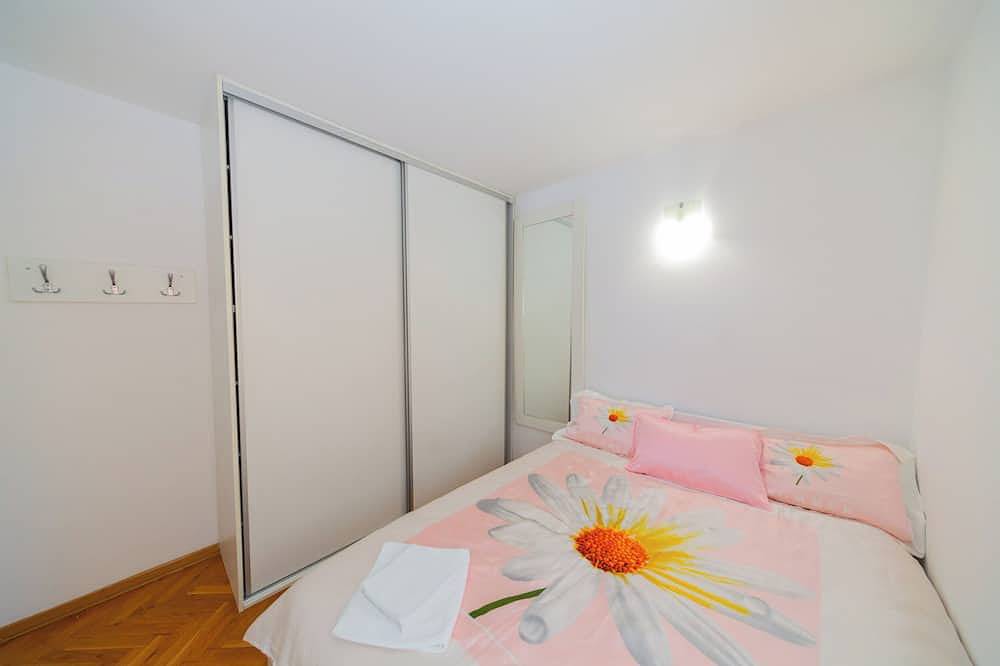 Entire apartment, Spacious three-bedroom apartment in Budva in Budva, Opština Budva