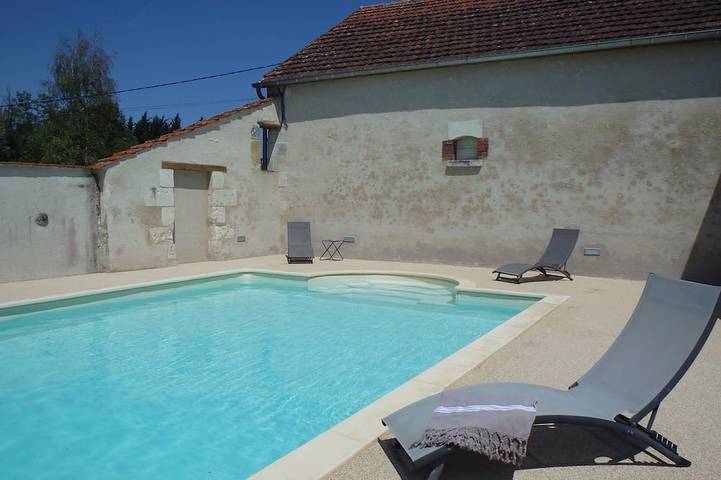 Location de vacances pour 11 personnes, avec jardin et jacuzzi ainsi que terrasse et sauna, animaux acceptés à Nouans-les-Fontaines