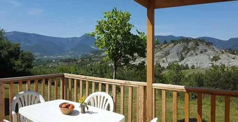 Gîte pour 4 personnes, avec piscine et terrasse à Rosans