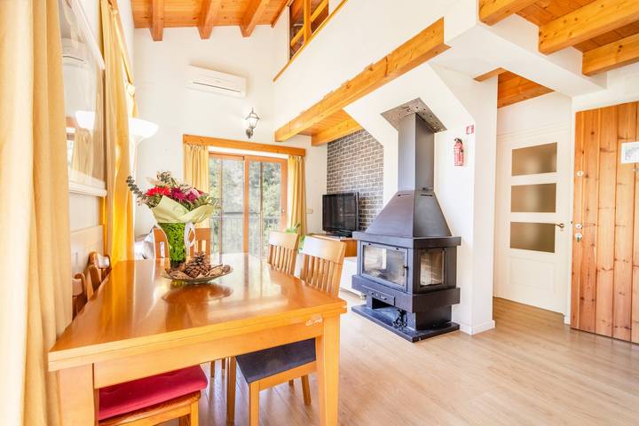 Casa rural 'Balcón' con vistas al lago, Wi-Fi y aire acondicionado in Cambrils (Lleida), Odén