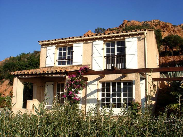 Location de vacances pour 5 personnes, avec jardin dans Agay