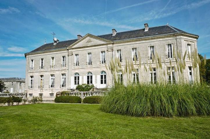 Maison de vacances pour 14 personnes, avec terrasse ainsi que piscine et jardin