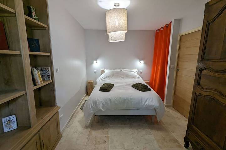 Gîte pour 10 personnes, avec jardin à Aulnay-la-Rivière - 2