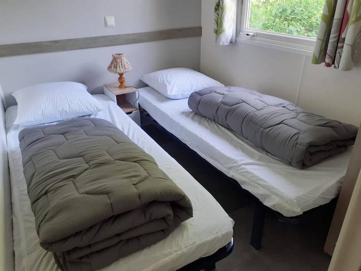 Mobil-home 'Moon River' avec terrasse privée, Wi-Fi et climatisation in Thiviers, Périgord Vert