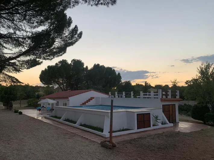 Ferienhaus für 7 Personen, mit Ausblick und Pool sowie Garten - 1