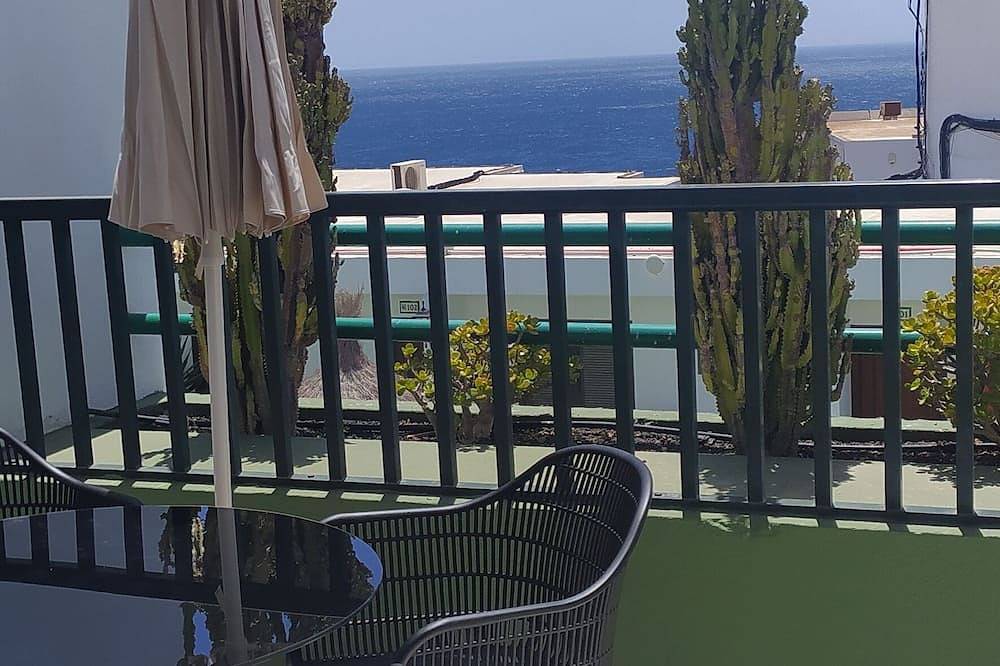 Apartamento entero, 1 Bed Apt, Puerto Del Carmen, swimming pool, Wifi, sea views. in Puerto del Carmen, Tías