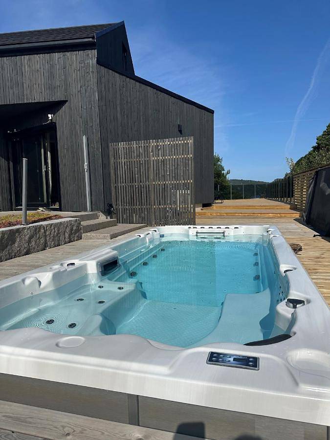Ferienhaus für 16 Personen, mit Ausblick und Pool sowie Garten - 1