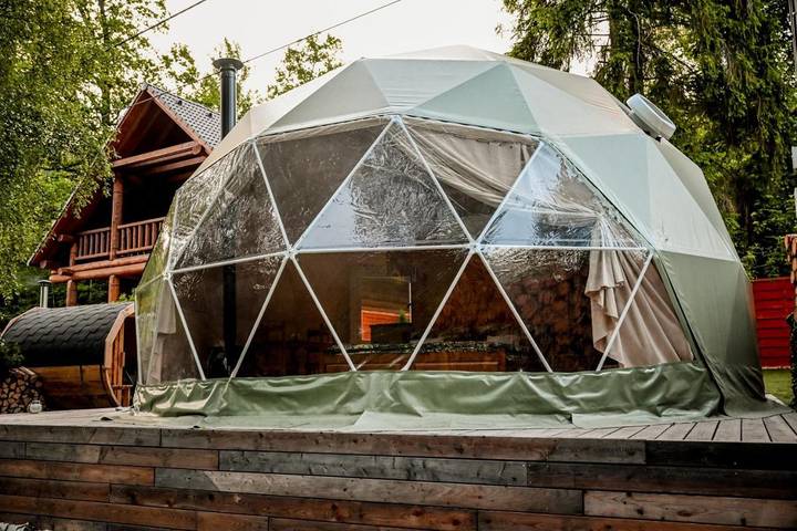 Kemping dla 4 osób, z Jacuzzi i Ogród oraz Sauna w Morawy