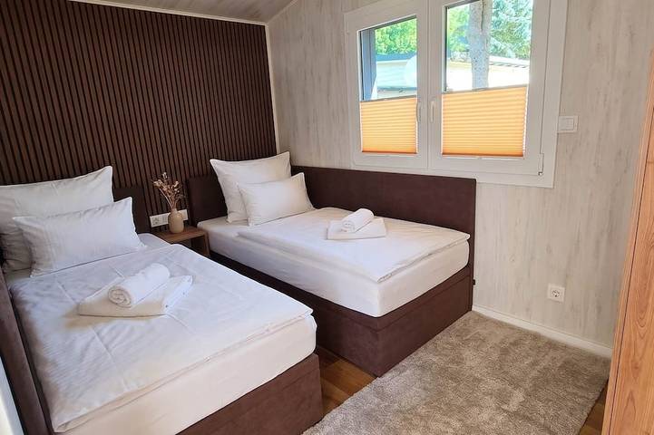 Ganze Wohnung, Tinyhouse „Seezeit“ in ruhiger, naturnaher Lage direkt am Garder See. in Garden (Lohmen), Lohmen