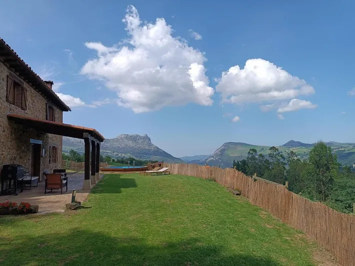 Casa de vacaciones para 9 personas, con vistas además de jardín y piscina, Se admiten mascotas - 1