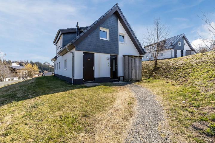 Bungalow für 12 Personen, mit Terrasse und Balkon/Terrasse im Sauerland - 4