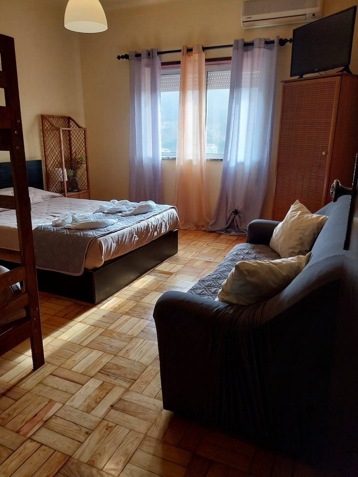 Apartamento inteiro, Apartamento de férias para 12 pessoas com varanda in U. F. Seia, São Romão e Lapa dos Dinheiros, Seia