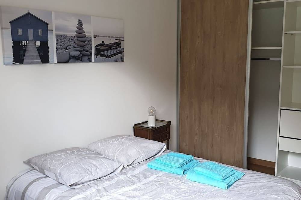 Recent Floor House With Closed Garden Near The Beach in Saint-Pol-de-Léon, Ceinture Dorée