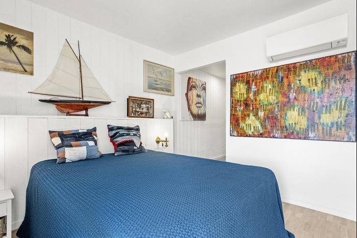 Entire holiday apartment, Saint Raphaël, center , train station , 1 room in Saint-Raphaël, Massif de l'Esterel