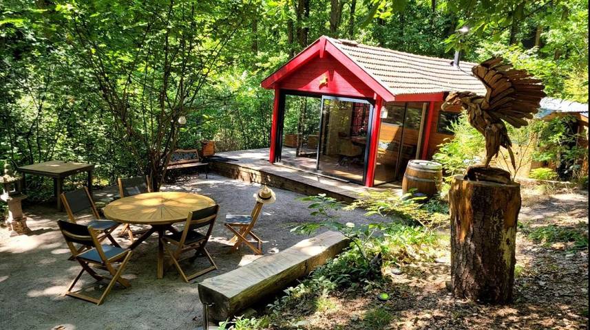 Gîte pour 4 personnes, avec Balcon et Terrasse ainsi que Jardin et Piscine à Bullion (homonymie)