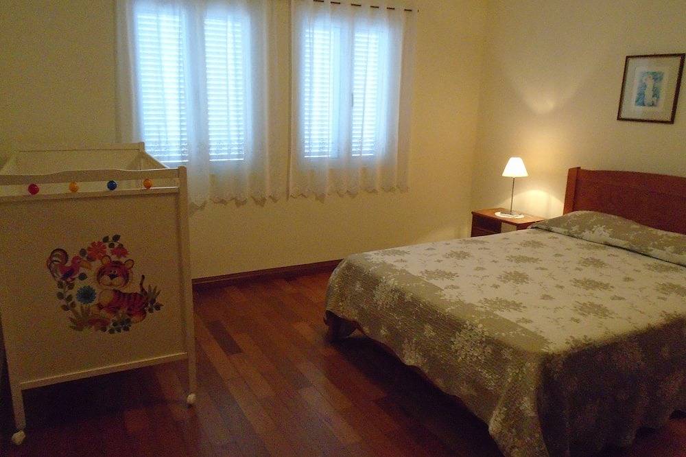 Casa Nuno e Lorena - Ideal location and privacy. in São Miguel Island, Ponta Delgada