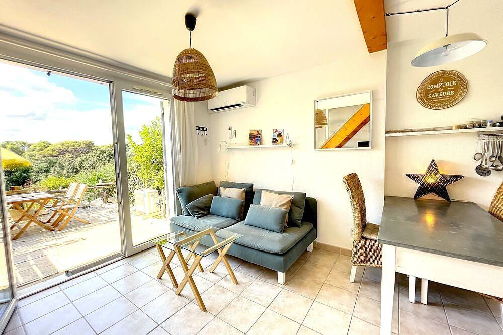 House with terrace overlooking the forest, ideal for leisure activities and heated swimming pool in Calvisson, Region de Nimes