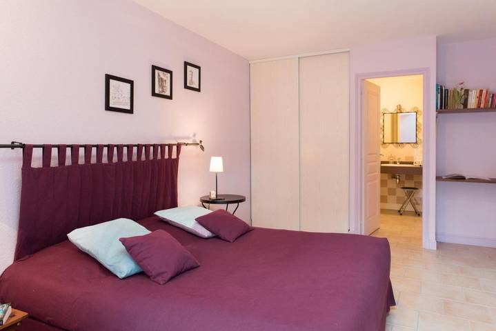 Location de vacances pour 3 personnes, avec Terrasse ainsi que Jardin et Vue à Avrillé - 2
