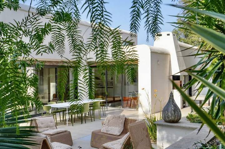 Villa 15 pers avec piscine chauffée & grande terra in Castries, Côte méditerranéenne (France)