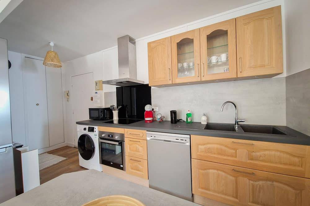 Apartamento entero, Charming rooms in shared flat Cergy center in Cergy, Valle del Oise
