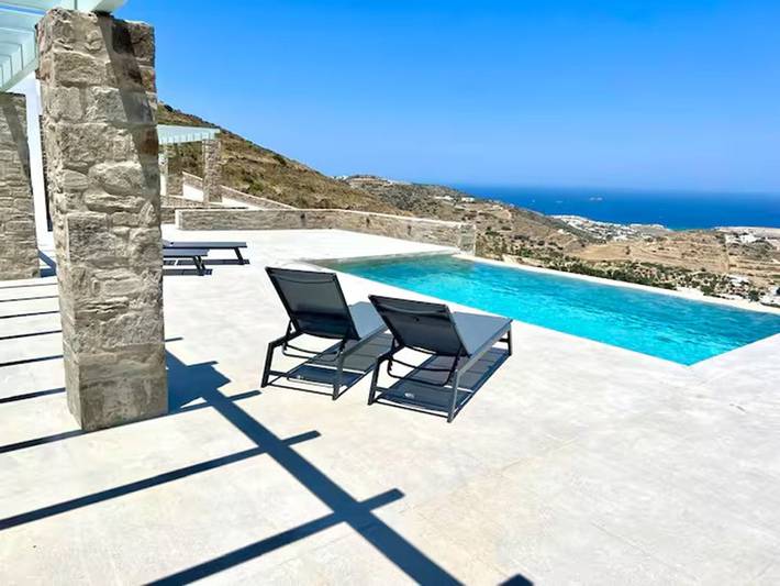 Villa pour 6 personnes, avec piscine et vue sur l’océan ainsi que balcon et jardin, adapté aux familles dans Paros