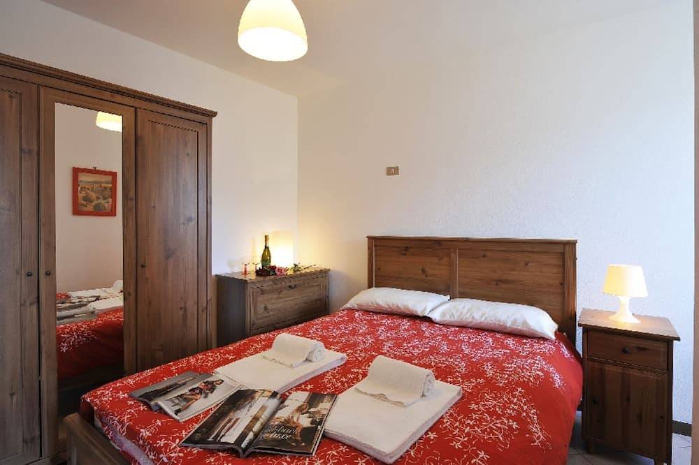 Ganze Wohnung, Ferienwohnung mit 2 Betten, umwerfendem Blick auf den See, Balkon und Erdgeschoss-Terrasse in Musso, Gemeinde Musso