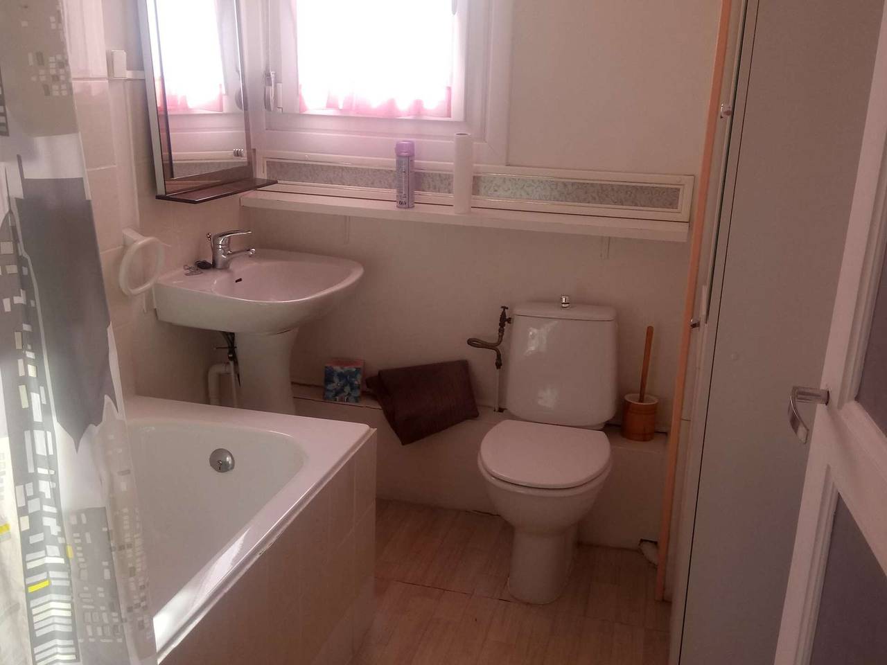 Entire apartment, Renovated seafront apartment with balcony & parking in Berck-Plage in Berck Plage, Berck