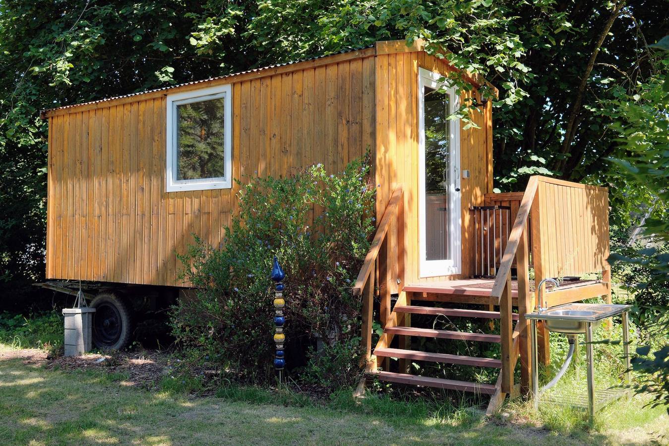 Ganze Ferienwohnung, Tiny Home „Zirkuswagen Blau“ mit Gemeinschaftspool, Garten und Wlan in Hetzdorf, Uckerland