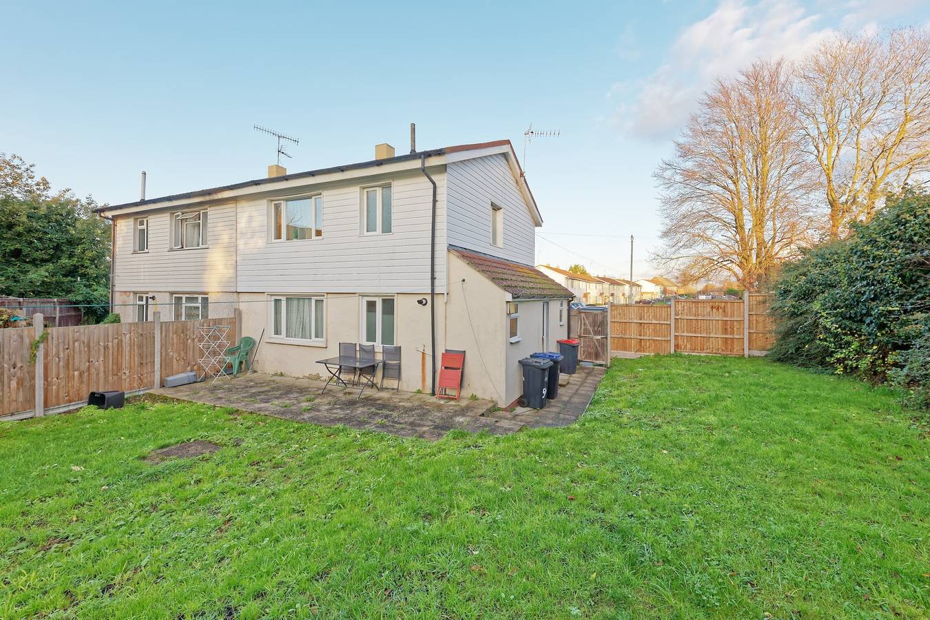 House Sleeps 14 with Enclosed Garden in Kent
