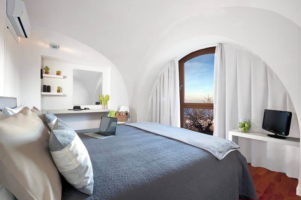 Ganze Wohnung, Sea View Family Apartment with Terrace - Sorrento Hills Retreat in Piano di Sorrento, Neapel Provinz