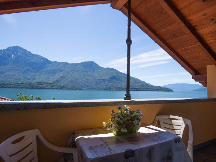 Ferienwohnung für 4 Personen, mit Balkon und Terrasse sowie Garten und Seeblick in Domaso - 2