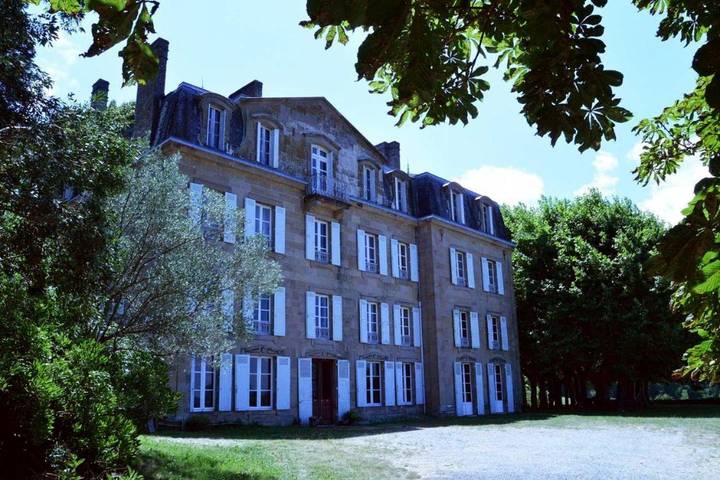 Chambre d’hôte pour 2 personnes, avec Terrasse et Jardin ainsi que Piscine et Sauna