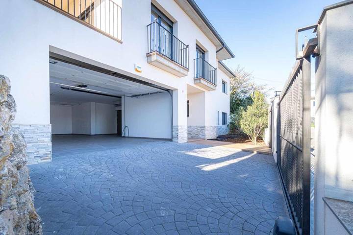 Casa rural para 10 personas, con Balcón y Terraza además de Jardín y Piscina en Ordis - 4