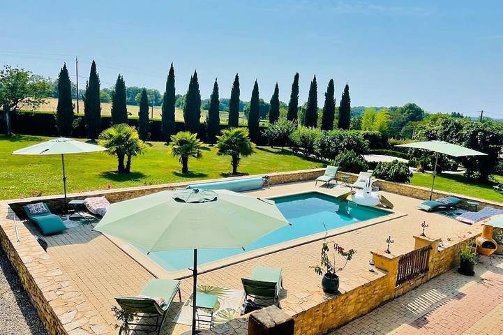 Location de vacances pour 12 personnes, avec piscine, animaux acceptés à Saint-Sulpice-d'Excideuil