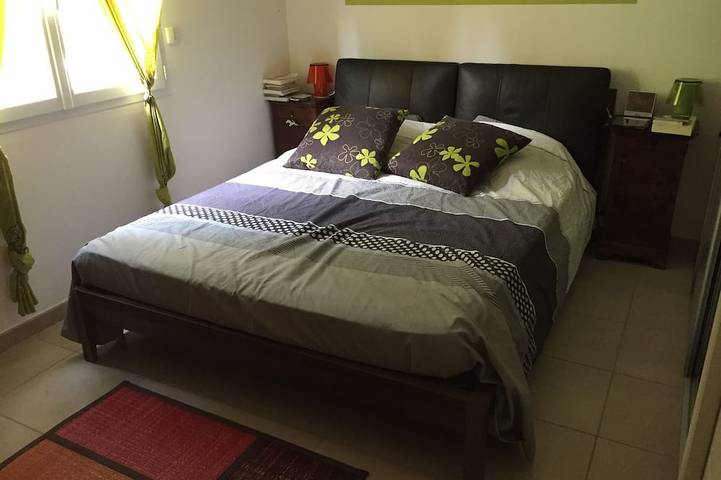 Location de vacances pour 8 personnes, avec piscine ainsi que terrasse et jardin à Teyran - 2