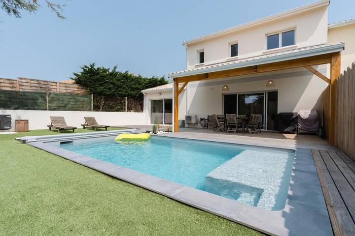 Maison de vacances pour 6 personnes, avec Terrasse ainsi que Jardin et Piscine à Fargues-Saint-Hilaire