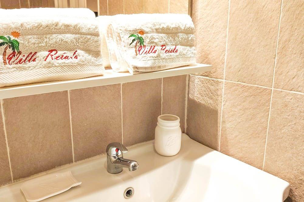 Apartamento entero, Casa Nova 6-Estudio-Baño con ducha-Terraza in Plan-de-Cuques, Marsella region