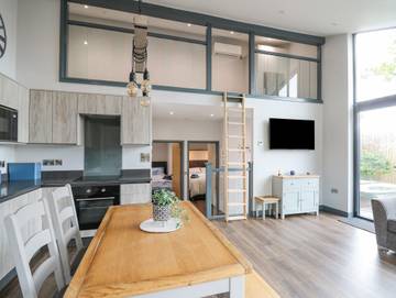 Log Cabin for 4 People in Tenby, Pembrokeshire, Photo 4