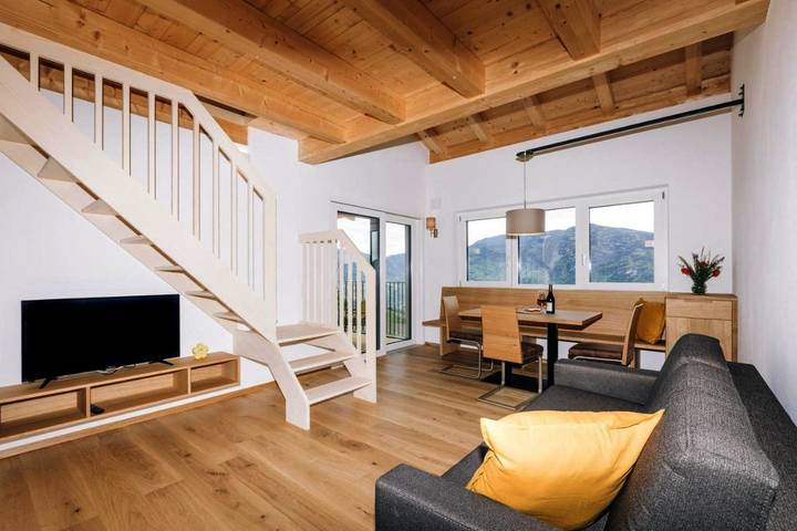 Ferienwohnung für 12 Personen, mit Ausblick und Garten