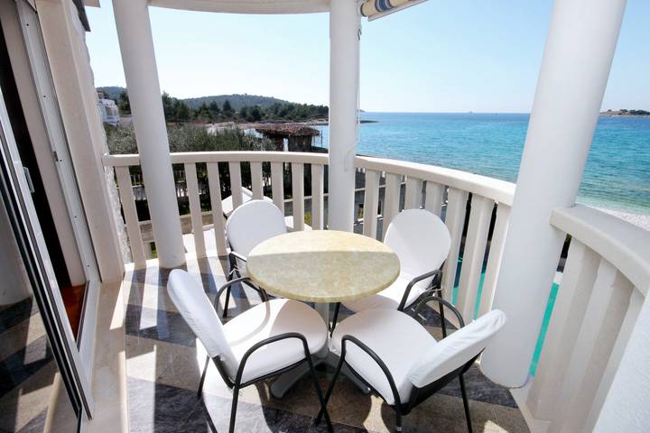 Ferienwohnung für 4 Personen, mit Balkon/Terrasse und Pool in Rogoznica